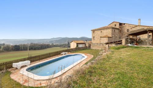 Two-Bedroom Deluxe Apartment with Garden View