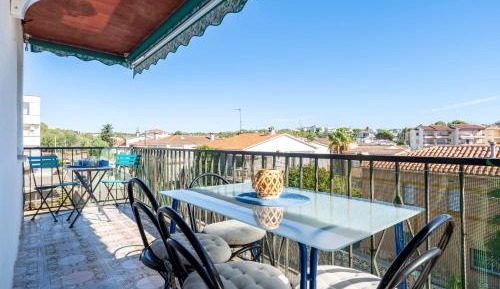 Two-Bedroom Deluxe Apartment with Balcony
