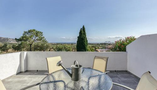 Superior One-Bedroom Apartment with Balcony