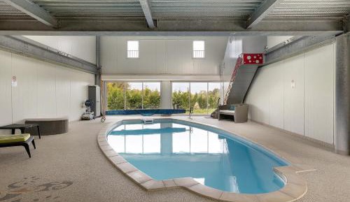 Two-Bedroom Deluxe Apartment with Garden View