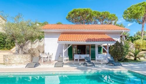Villa with Garden View