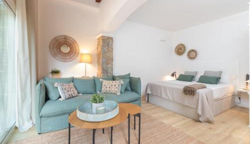 One-Bedroom Apartment with Garden View