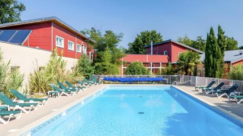 Two-Bedroom Deluxe Apartment with Balcony