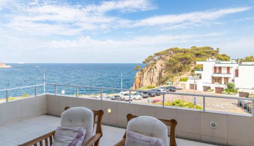 Four-Bedroom Deluxe Home - Oceanfront