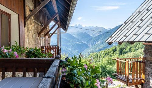 Two-Bedroom Deluxe Apartment with Garden View