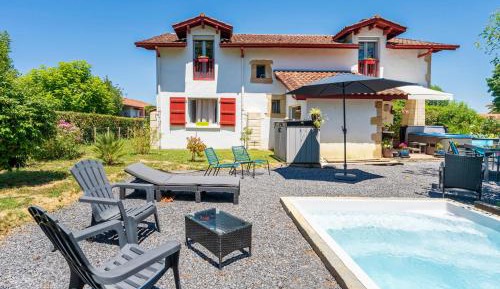Three-Bedroom Apartment with Mountain View
