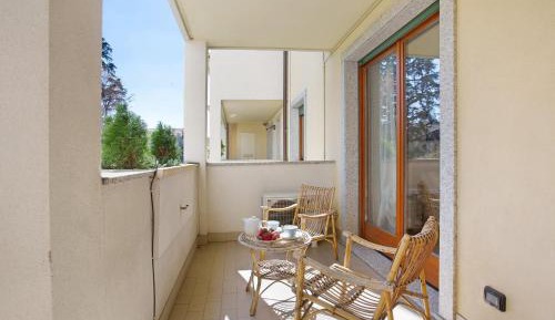 Superior One-Bedroom Apartment with Balcony