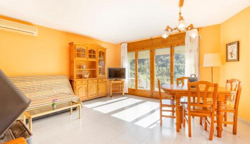 Two-Bedroom Apartment with Mountain View