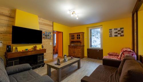 Two-Bedroom Deluxe Apartment with Balcony