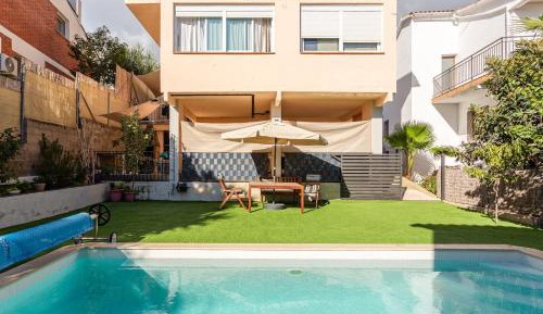 Three-Bedroom Premium Apartment with Balcony