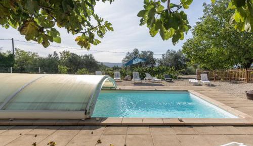 Two-Bedroom Deluxe Apartment with Garden View