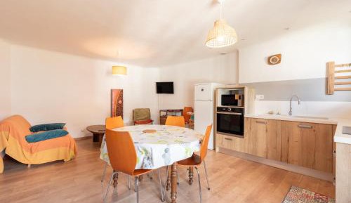 Two-Bedroom Deluxe Apartment with Balcony