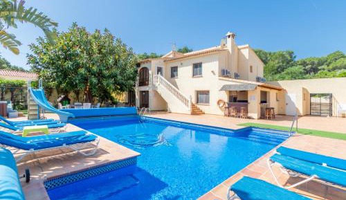 Villa with Garden View