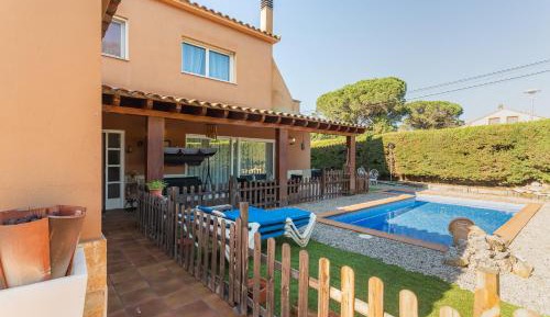 Villa with Garden View