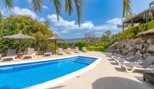 Villa with Garden View