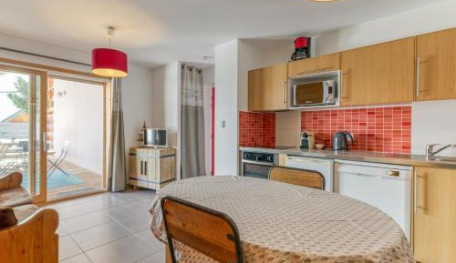 One-Bedroom Apartment with Garden View