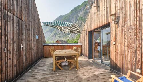 Two-Bedroom Deluxe Apartment with Garden View