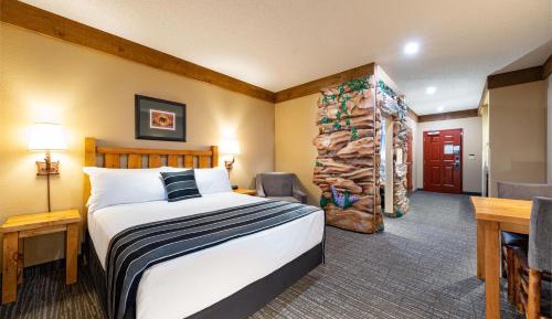 Wolf Den Suite