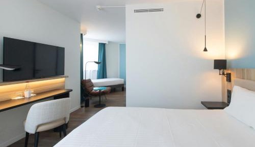 Junior King Suite with Sofa Bed
