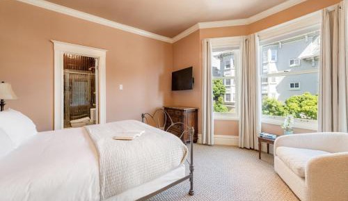 Standard Queen Room