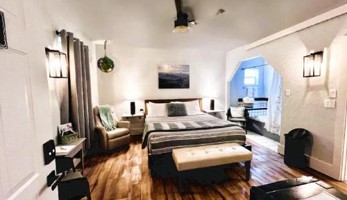 Deluxe King Suite