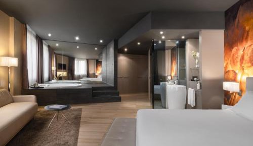 Suite with Spa Bath