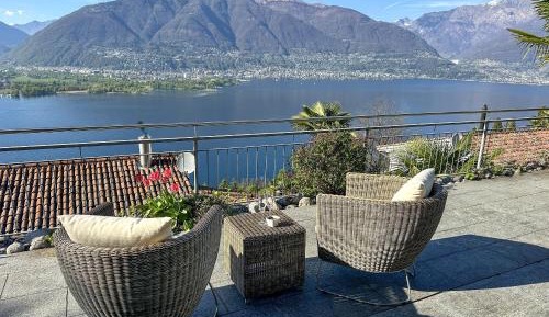 Apartment with Lake View