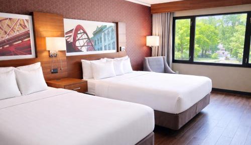 Queen Room with Two Queen Beds  River View- Non-Smoking
