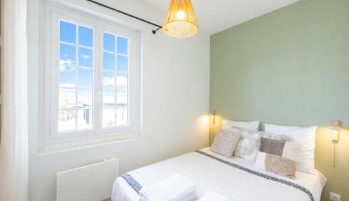 Deluxe One-Bedroom Apartment with City View