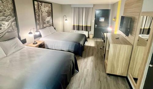 Queen Room with Two Queen Beds - Non-Smoking