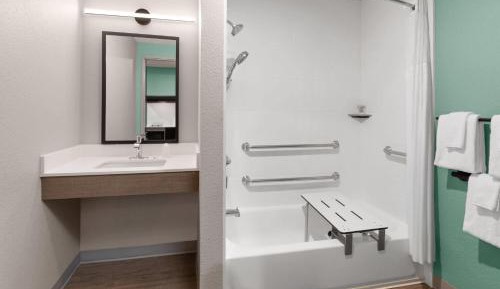 Queen Room with Two Queen Beds - Mobility Access/Non-Smoking
