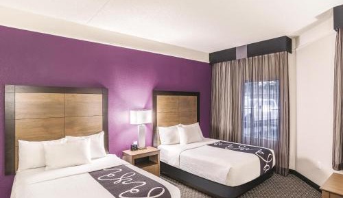 Queen Room with Two Queen Beds and Bath Tub - Mobility Accessible/Non-Smoking