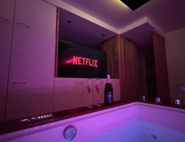 Suite with Hot Tub