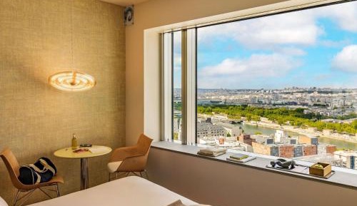 Executive King Room with River and City View View