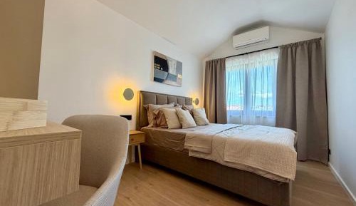 Classic One-Bedroom Apartment with King Bed