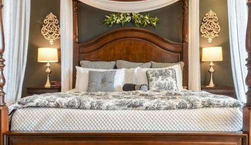 Deluxe King Suite