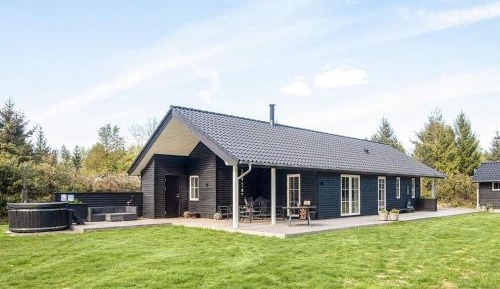 Three-Bedroom Vacation Home 