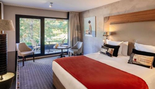 Classic Room with Queen Bed or Two Single Beds, Balcony and Forest View