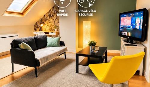 One-Bedroom Apartment with City View