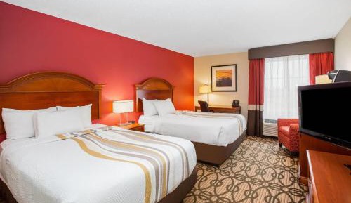 Queen Room with Two Queen Beds and Bathtub with Grab Bars - Mobility Accessible/Non-Smoking