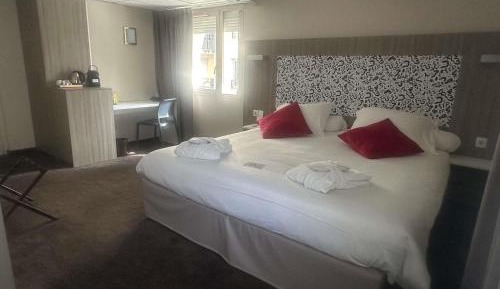 Comfort Room with Double Bed and Single Sofa Bed