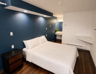 Queen Room - Non-Smoking