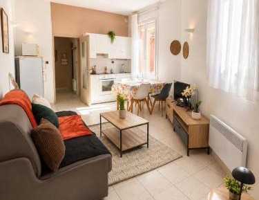 One-Bedroom Apartment with Sea View