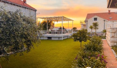 Apartment with Garden View