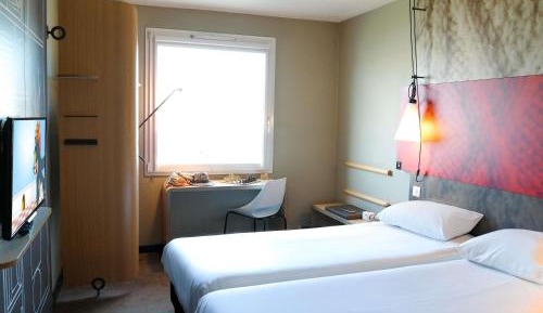 Connecting Rooms
