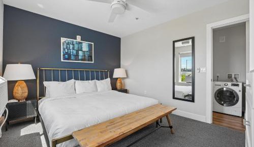 One Bedroom, King Bed (Self Check-in)