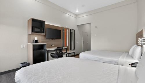 Deluxe Queen Room with Two Queen Beds - Non-Smoking