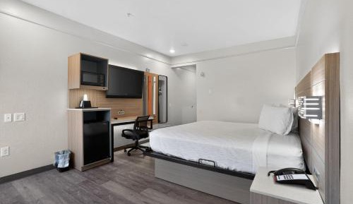 King Room - Disability Access - Non-Smoking