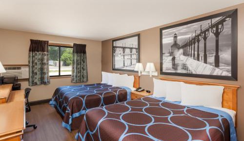 Quadruple Room with Two Queen Beds - Non Smoking