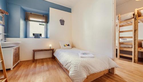 Mixed Dormitory Room